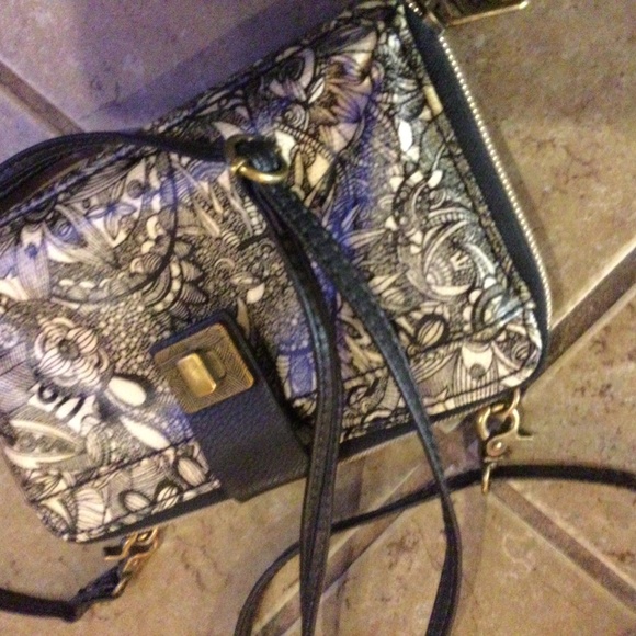 Sakroots wallet, clutch, wristlet & smartphone holder w/ long adjustable strap - Picture 8 of 11